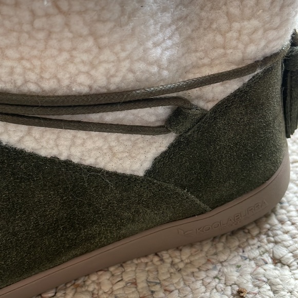 Koolaburra by Ugg short boots. Army green with white shearling tops & interior - Picture 3 of 7